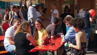 Internationale Studierende auf dem Streetfood-Festival in Geisenheim (Foto: Hochschule Geisenheim University)