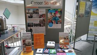 Informationsbroschüren für internationale Studierende (Foto: Universität Passau)